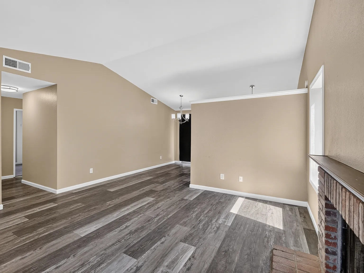 3 bed, 1032 sqft, $2,400 — Photo 4