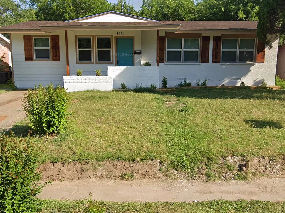 1351 Adelaide Dr