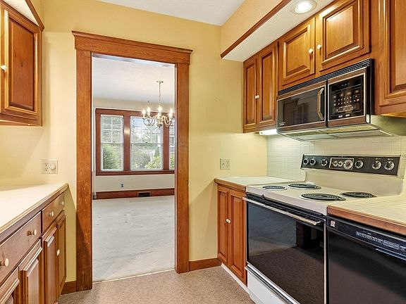 5th image of 506 Central St
