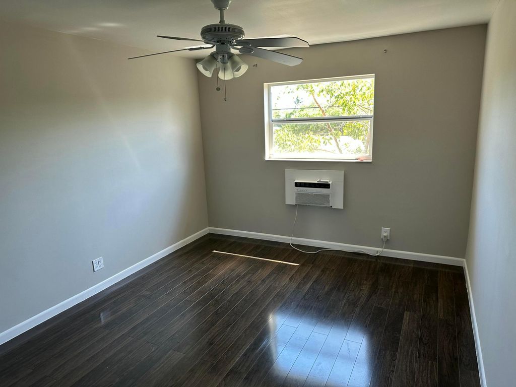 1480 E Sample Road #207, photo 7