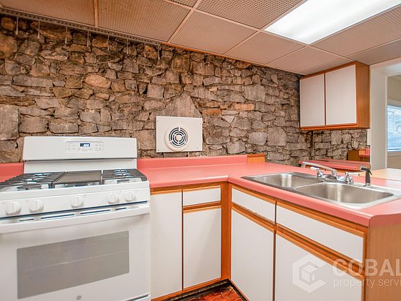 2nd image of 867 Rosedale Rd NE APT 2