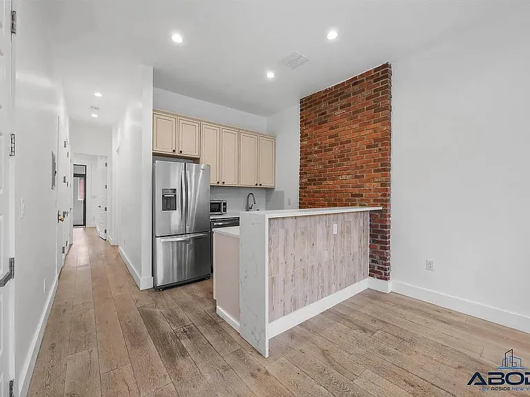 43 Sutton St #2L — Photo 2