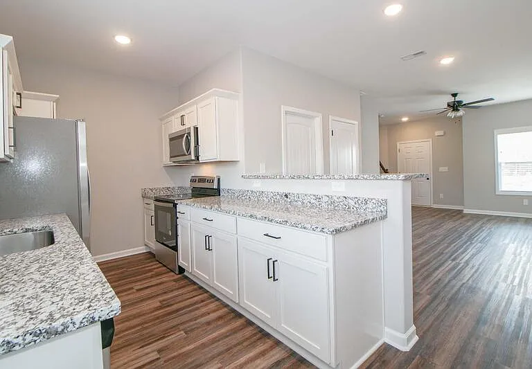 1115-E4 Hillwood Dr — Photo 7