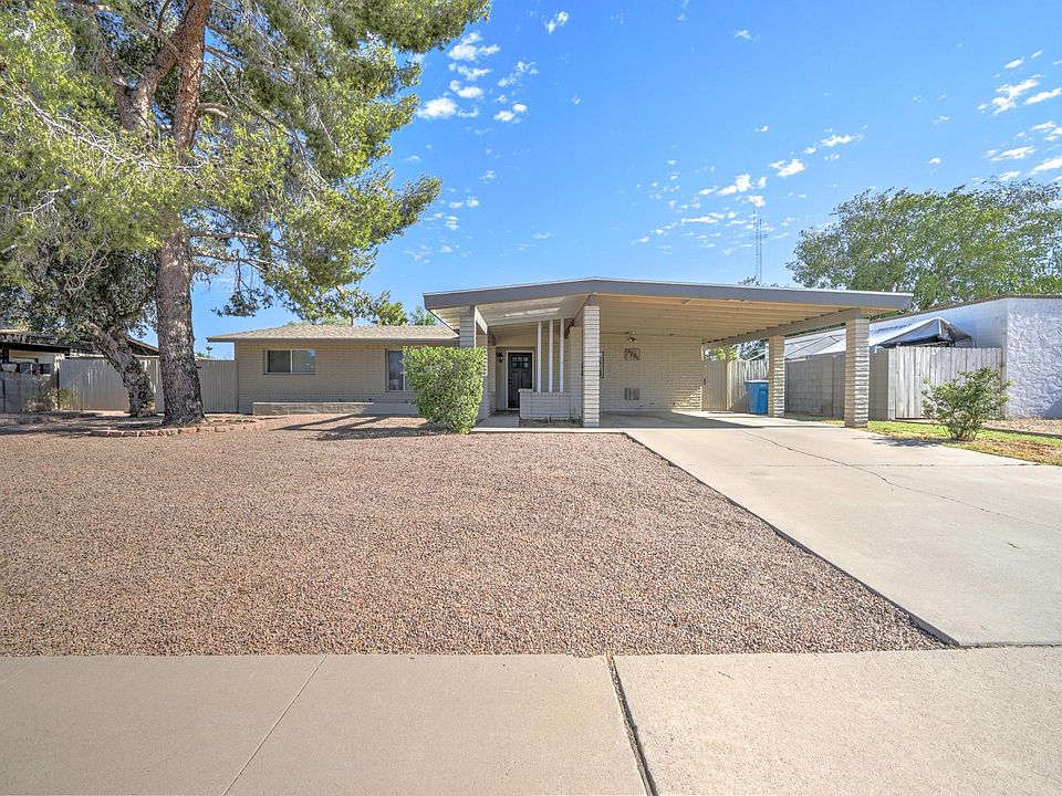 1st image of 3215 E Larkspur Dr