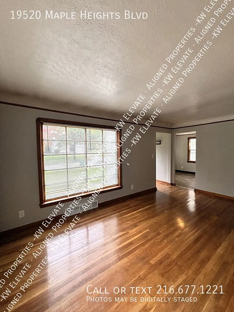 Inviting 3Bedroom Home in Maple Heights! — Photo 3