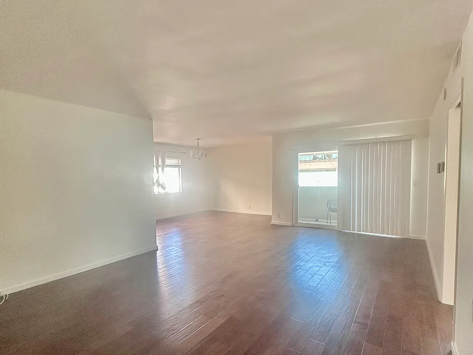 150 N Clark Dr #3