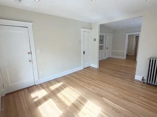 29 Beecher St APT 2, Jamaica Plain, MA 02130