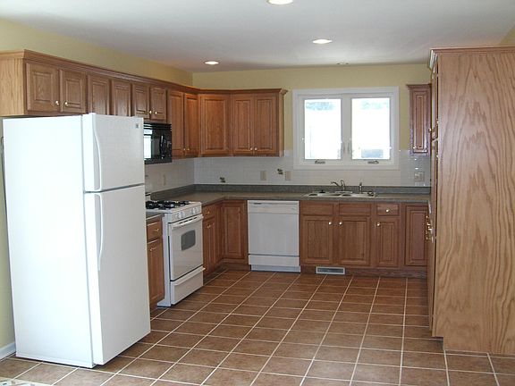 2nd image of 956 Houseman Ave NE