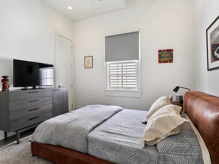 1026 Bartholomew St — Photo 11