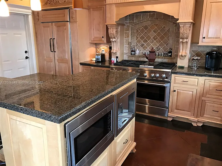 428 N Curry St — Photo 31