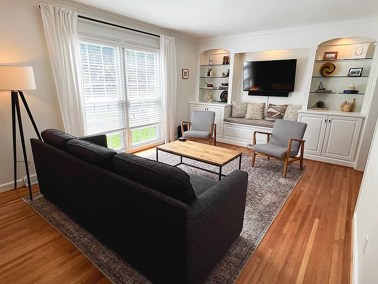 3716 Rhodes Ave — Photo 4