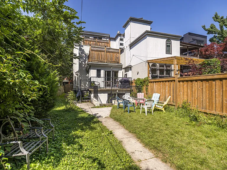 155 Robert St #B — Photo 9
