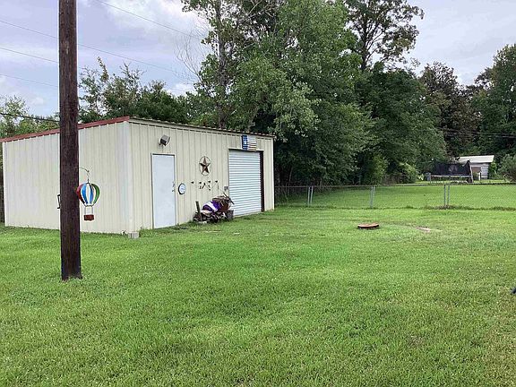 3rd image of 202 E Freddye Ave