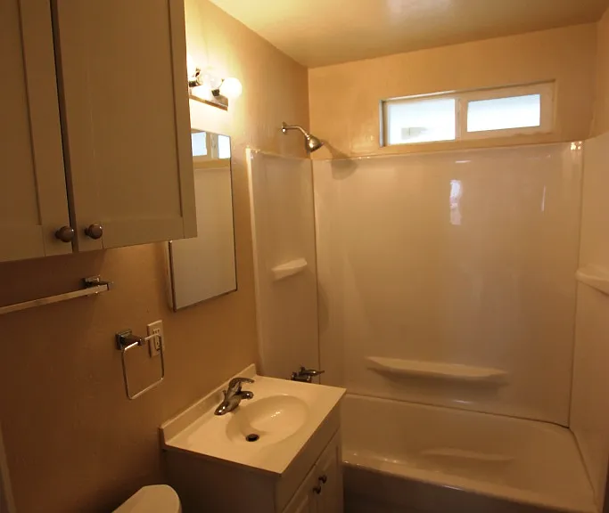 1445 Carleton Dr — Photo 7