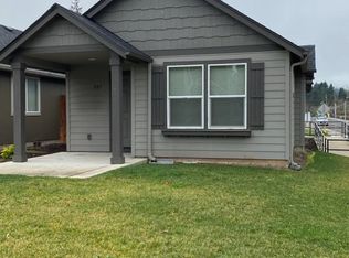 905 N Pacific Hwy #99, Cottage Grove, OR 97424