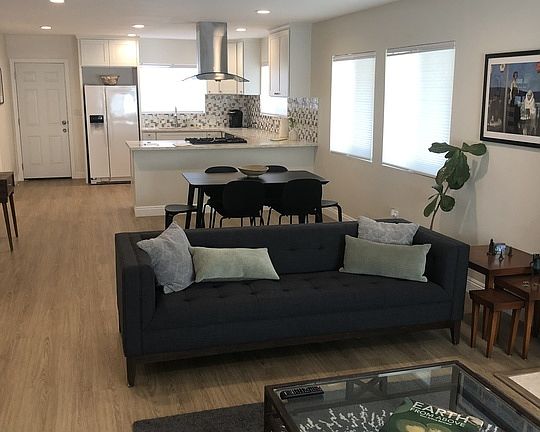2nd image of 1025 W 51st Pl