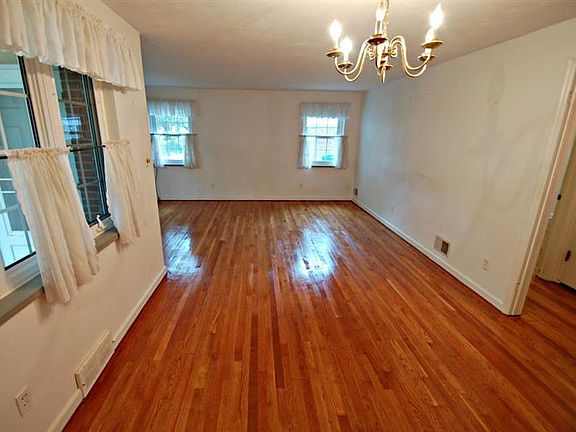 3rd image of 3889 Traine Dr