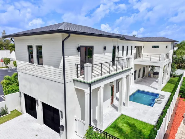 371 E Lakewood Rd, West Palm Beach, FL 33405