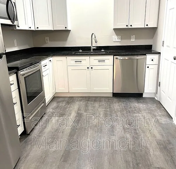 1112 E Lawson St #B — Photo 3