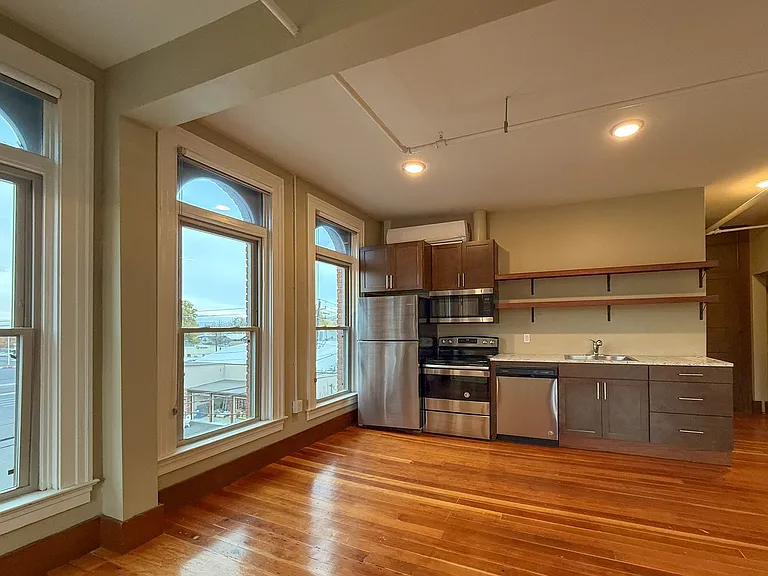 17 SW Frazer Ave — Photo 11