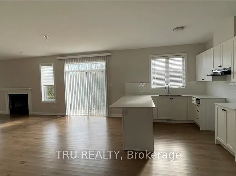 744 Eminence St — Photo 2