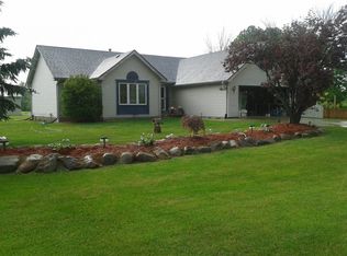 1041 Mackie Rd, Almont, MI 48003