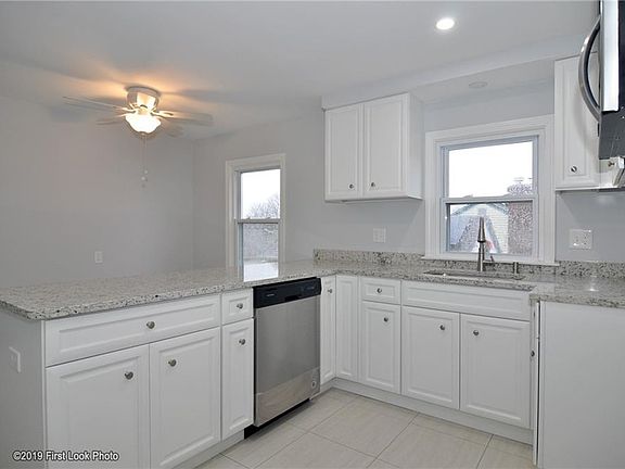 4th image of 79 Bolton Ave