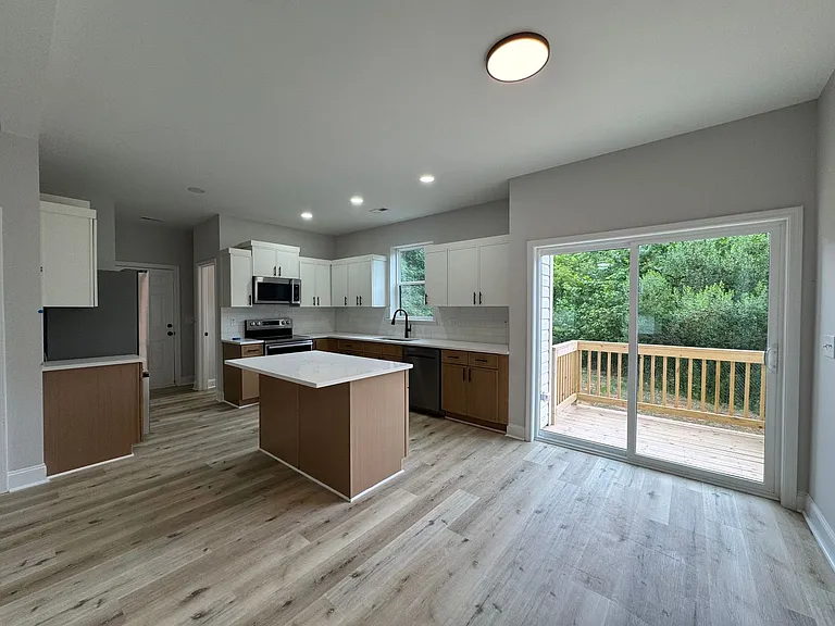 3530 Charing Cross Rd — Photo 25