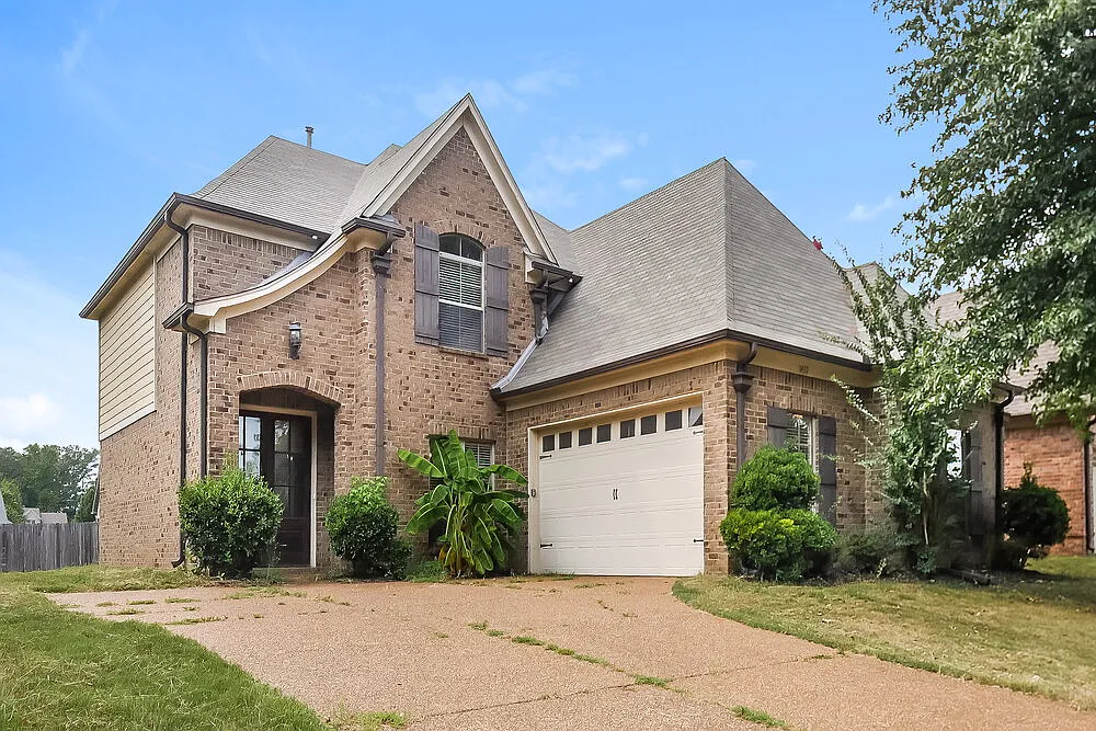 4 bed, 2.0 bath, 2026 sqft, $2,285 — Photo 4