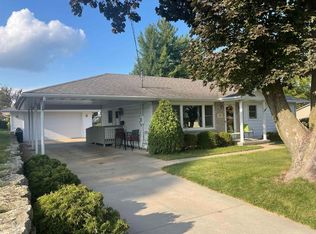 975 Kane St, Dubuque, IA 52001