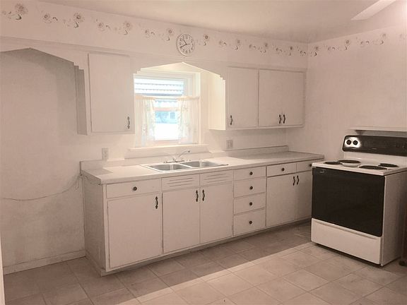 Plenty of cabinets in this kitchen