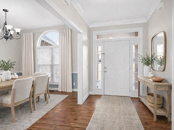 4th image of 104 Camden Ct N