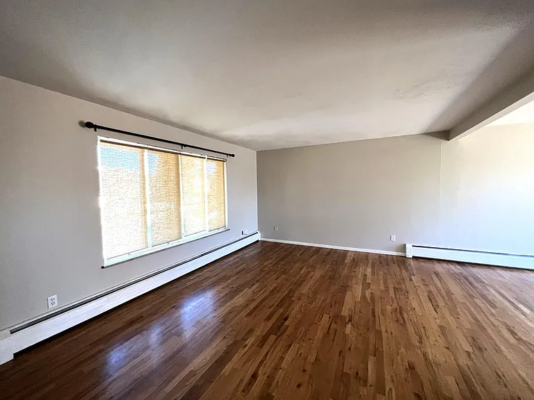 5858 Pierson St — Photo 4