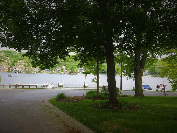 3rd image of 106 Wood Dr
