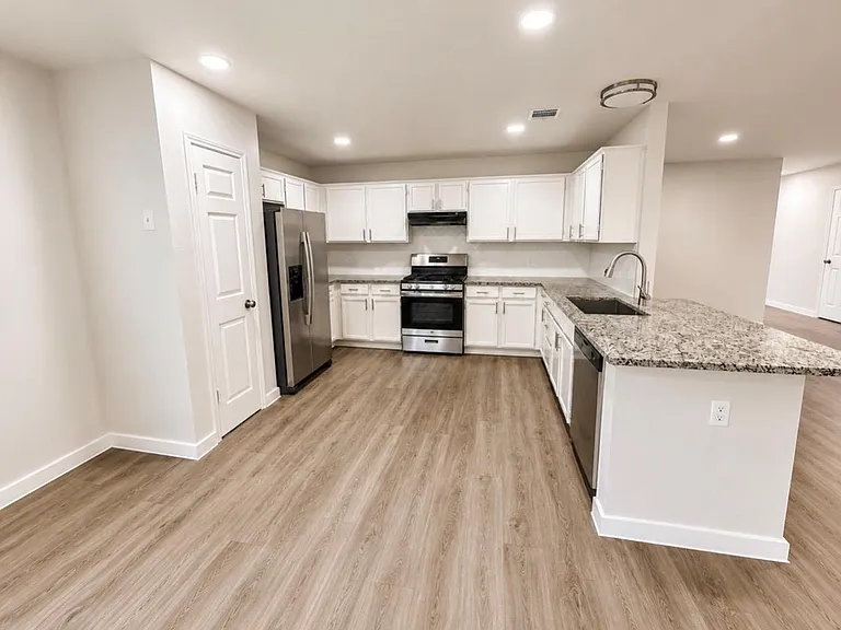 1900 Woodland Dr — Photo 18