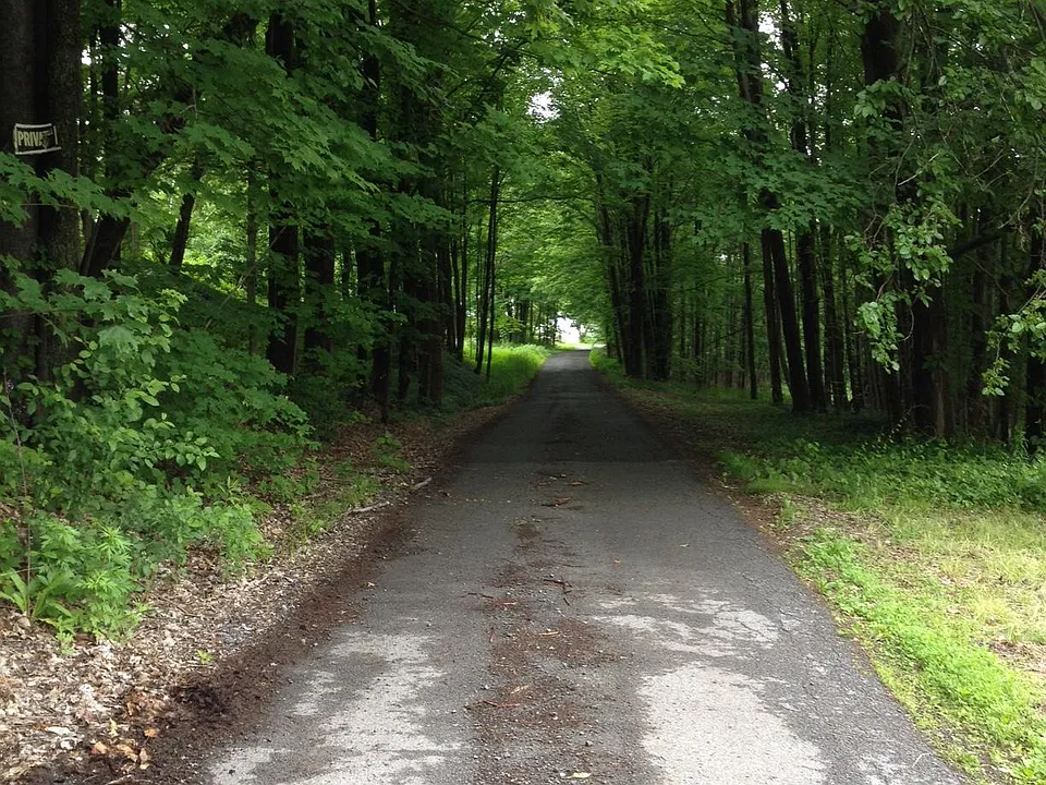 driveway entrance