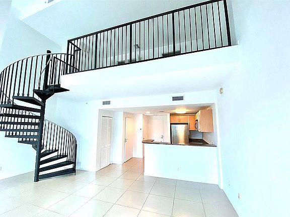 3rd image of 300 S Biscayne Blvd APT 1028