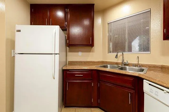 1365 Newport Ave #202 — Photo 4