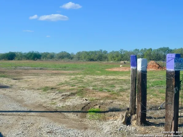19455 LUCKEY RD, Atascosa, TX 78002