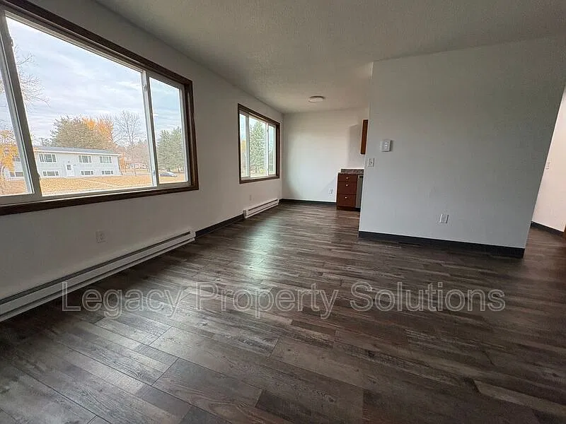 2 bed, 1.0 bath, $975 — Photo 4