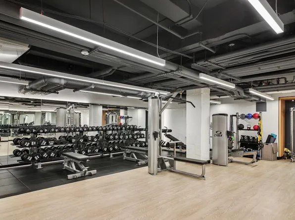 160 East 48th Street image 11 of 20