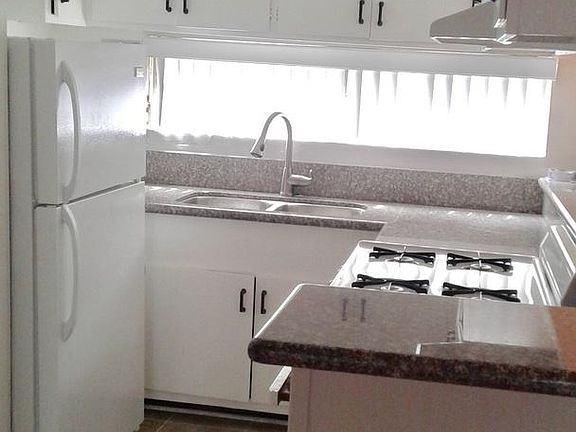 5th image of 14134 Burbank Blvd APT 4