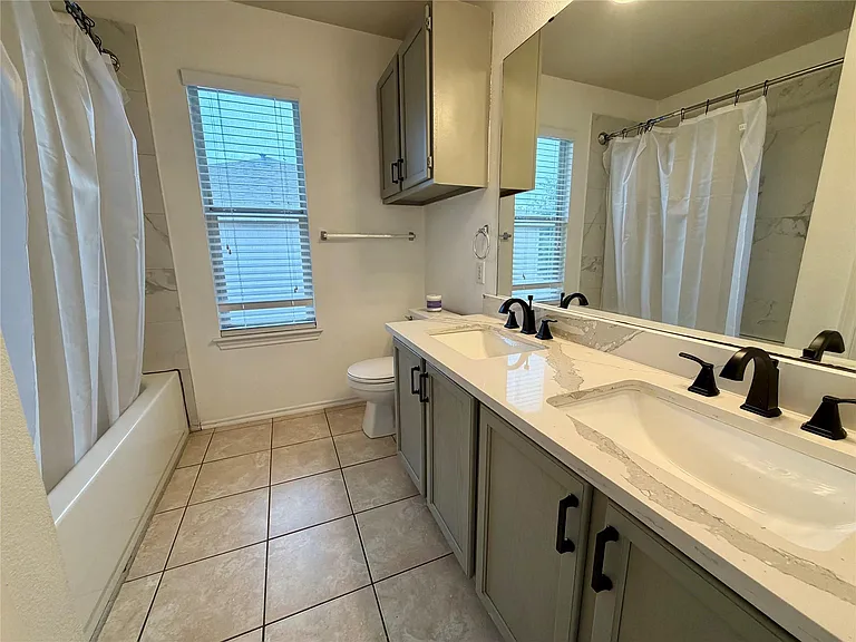 804 Tapestry Cv — Photo 24