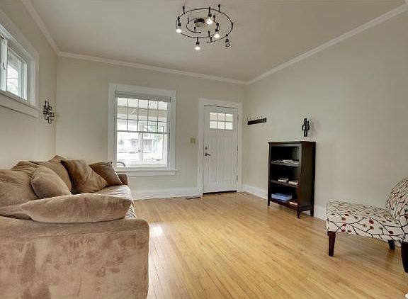3rd image of 710 Queen Ave N