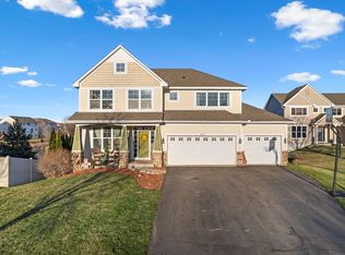 1955 River Bluff Ct, Shakopee, MN 55379