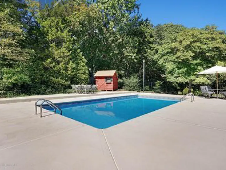 564 Winding River Ln — Photo 17