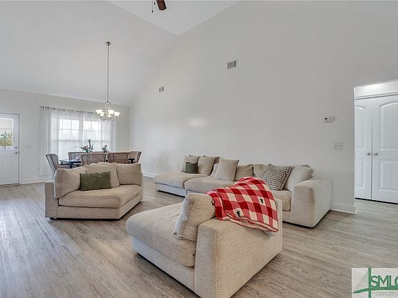 4th image of 36 Baggs Circle SE
