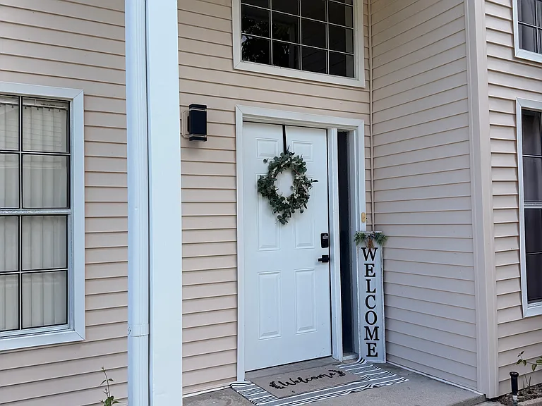 113 Bristol Ln — Photo 8
