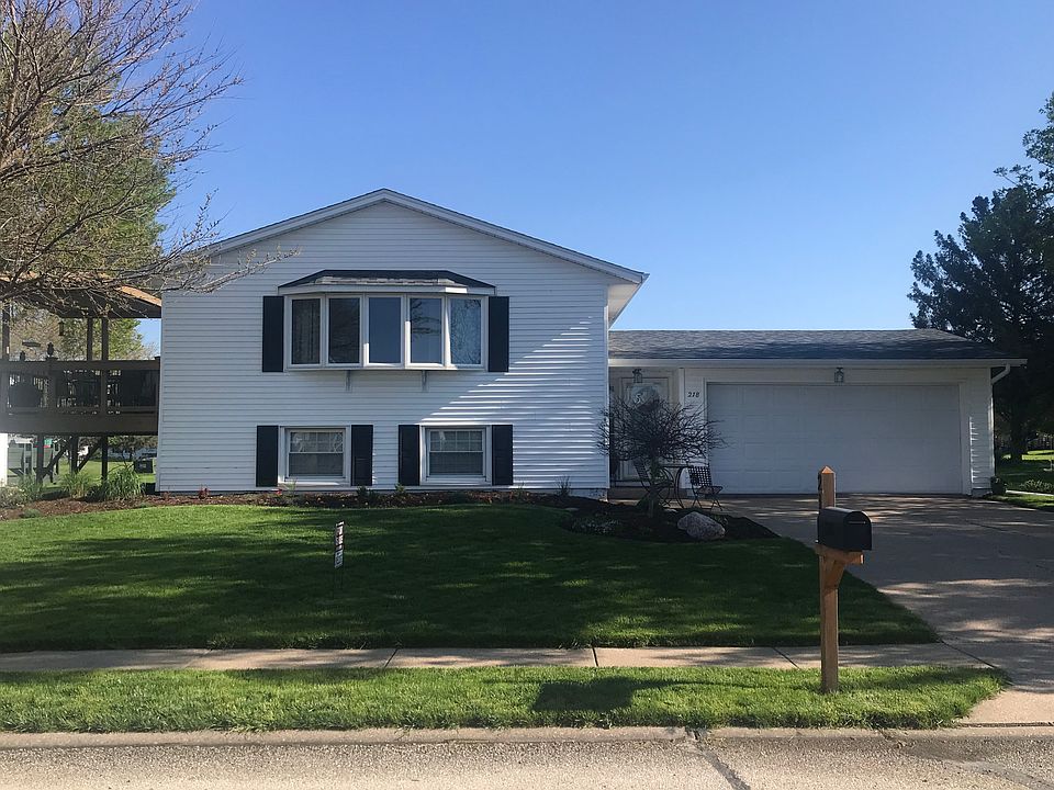 2nd image of 218 W Oak St