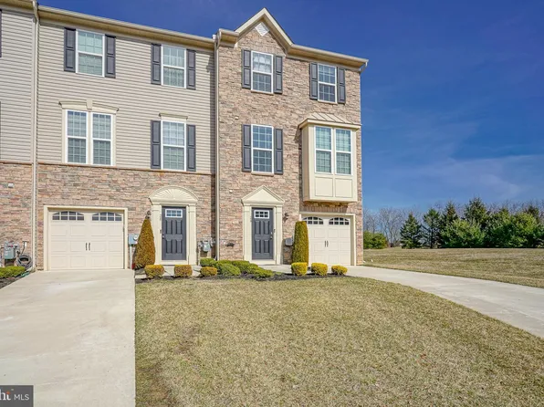 26 Farm Field Ln, Sicklerville, NJ 08081